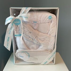NWT BLISS Bliss Spa Set: White Spa Bathrobe L/XL, Spa Headband, Cozy Slippers